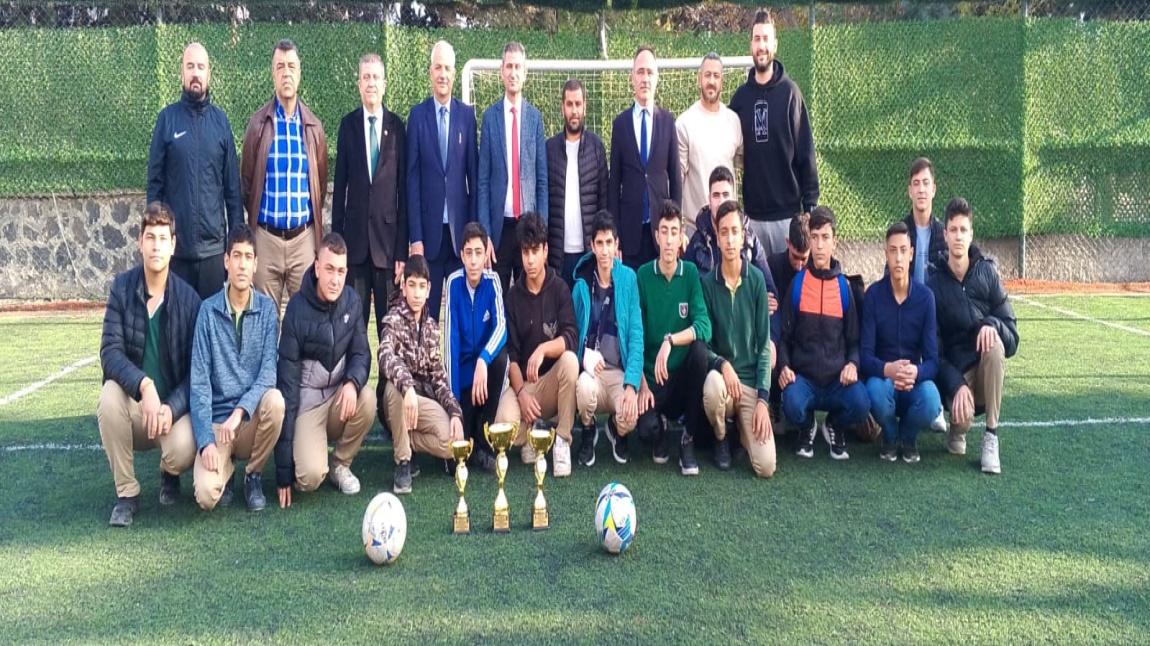 Kilis Mesleki ve Teknik Anadolu Lisesi tarafından 7 Aralık kurtuluş günü dolayısıyla düzenlenen 14. Geleneksel Kurumlararası Halı Saha Futbol Turnuvası